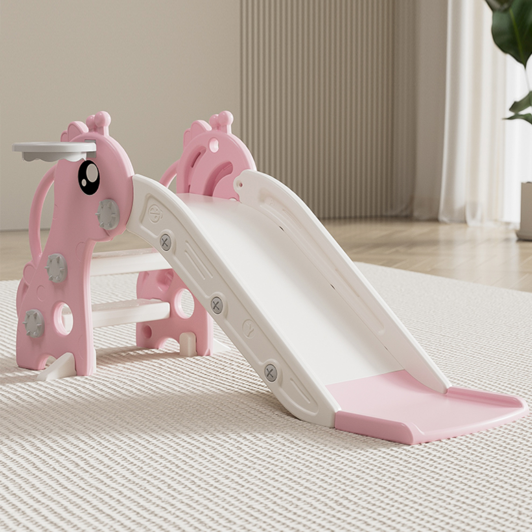 Dječje igralište s toboganom i ljuljačkom