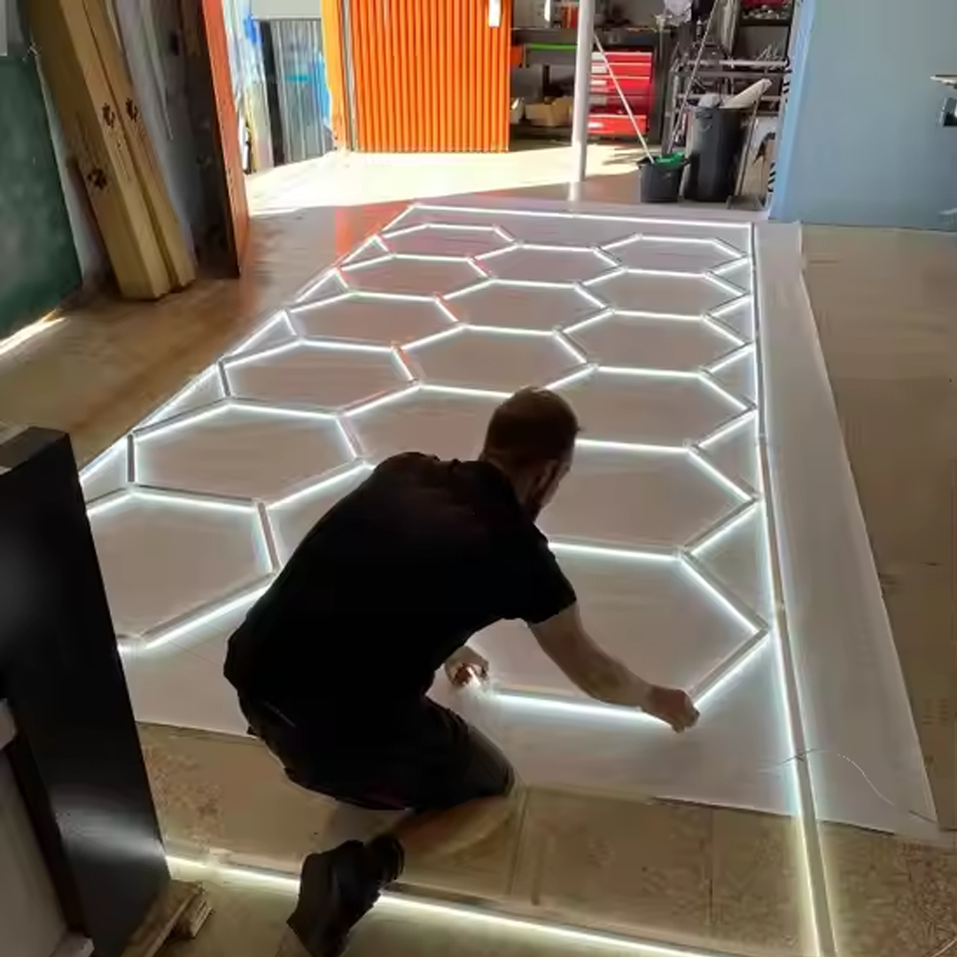 Hexagon LED rasvjeta za garaže i radionice (244x485 cm)
