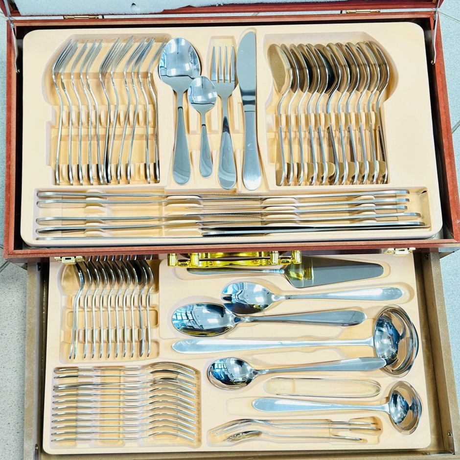 72 DJELNI PRIBOR ZA JELO ZA 12 OSOBA U DRVENOM KOFERU