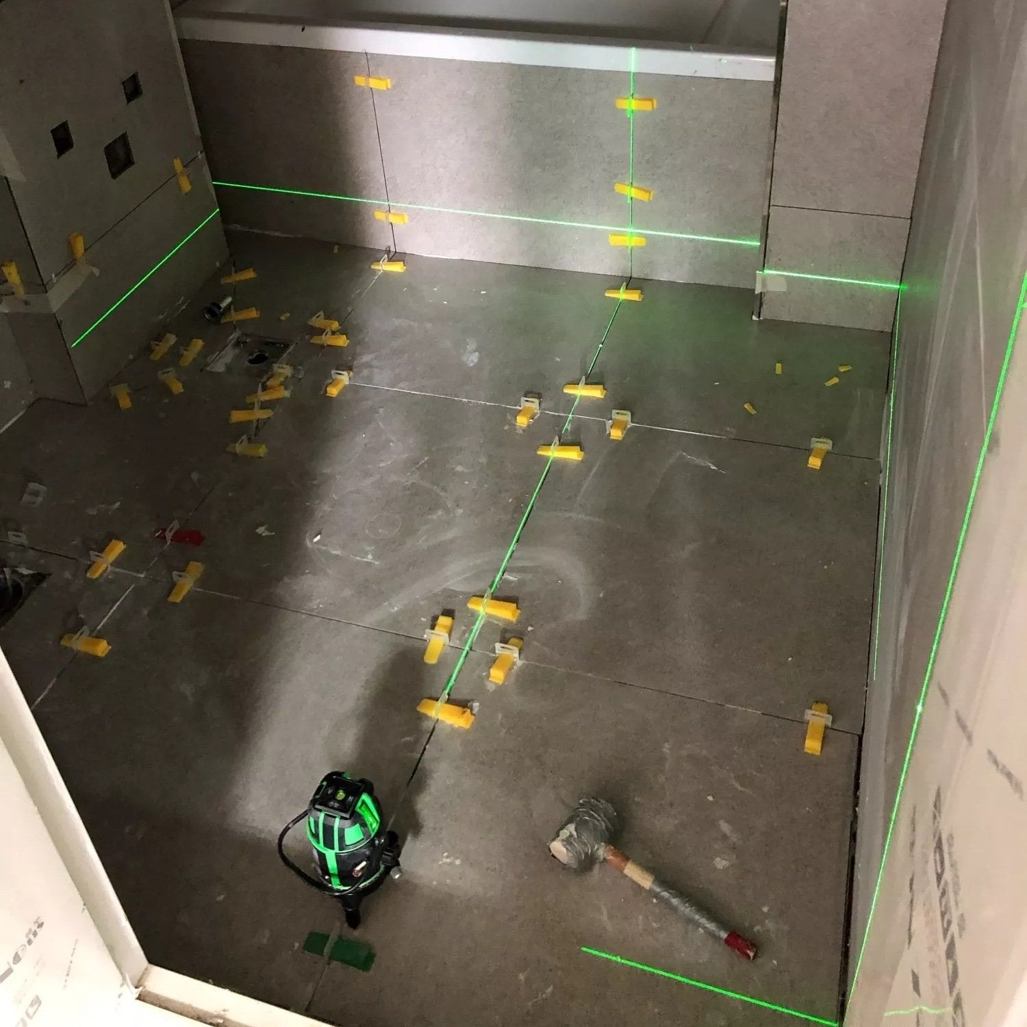 ROTACIJSKI LASERSKI NIVELIR